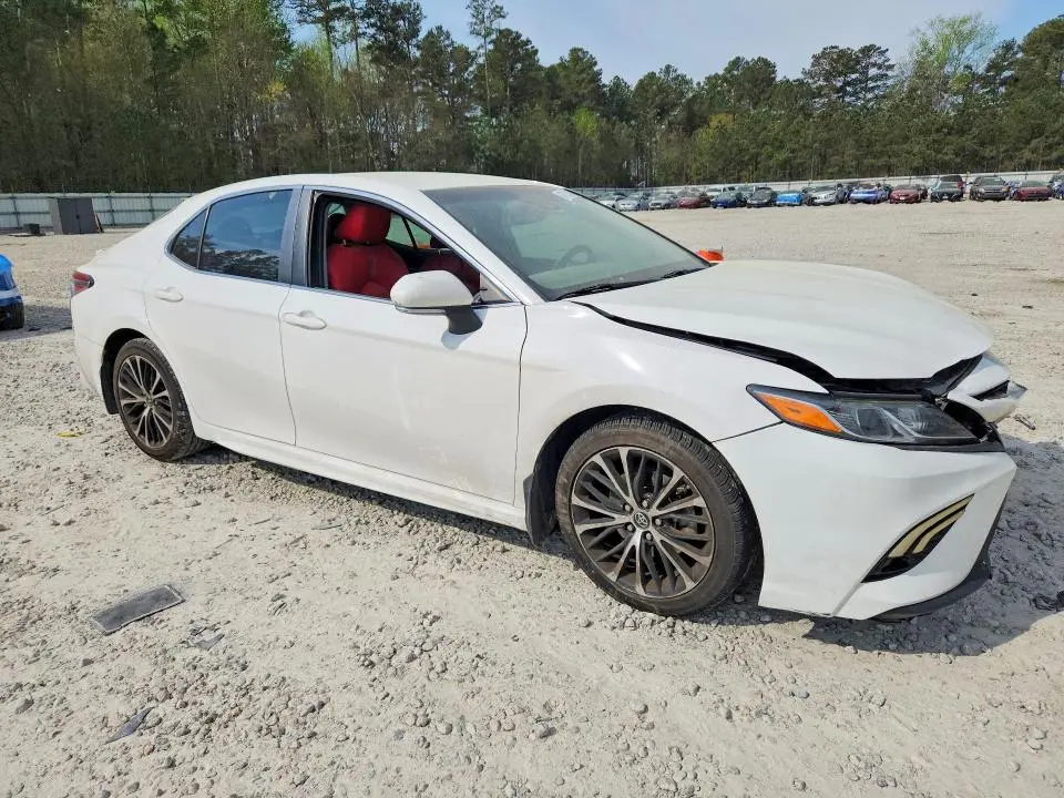 2018 TOYOTA CAMRY SE  