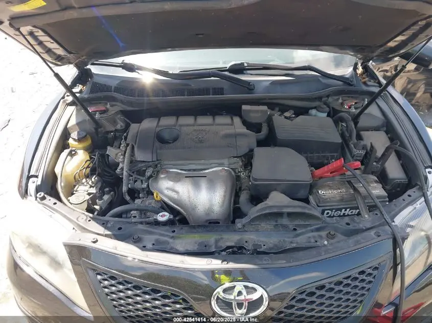 2011 TOYOTA CAMRY SE