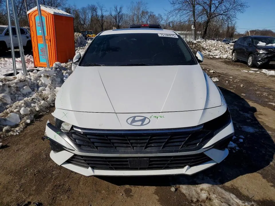 2025 HYUNDAI ELANTRA SEL  