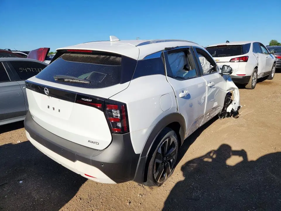 2025 NISSAN KICKS SV  