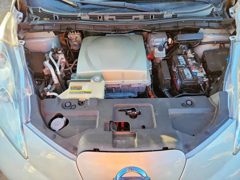 2017 NISSAN LEAF SV  
