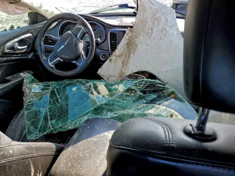 2016 CHRYSLER 200 LIMITED  