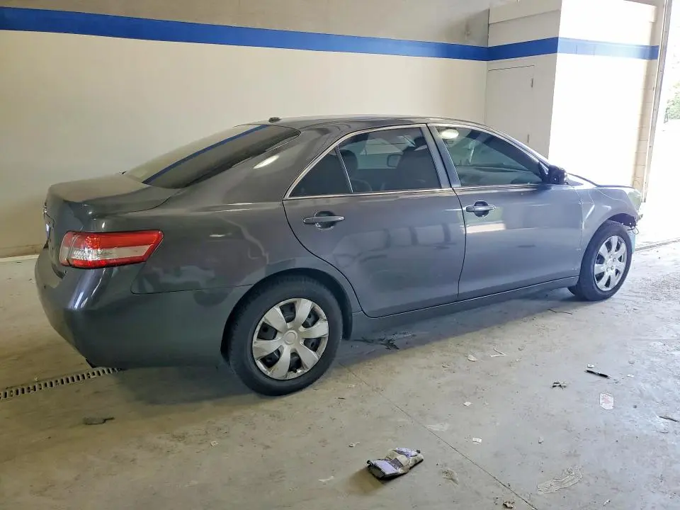 2011 TOYOTA CAMRY LE  