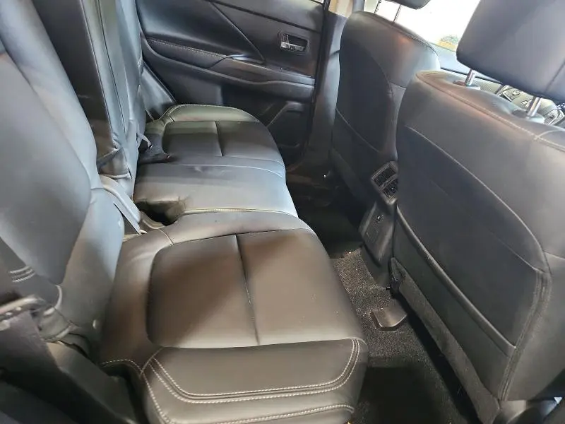 2019 MITSUBISHI OUTLANDER SE  