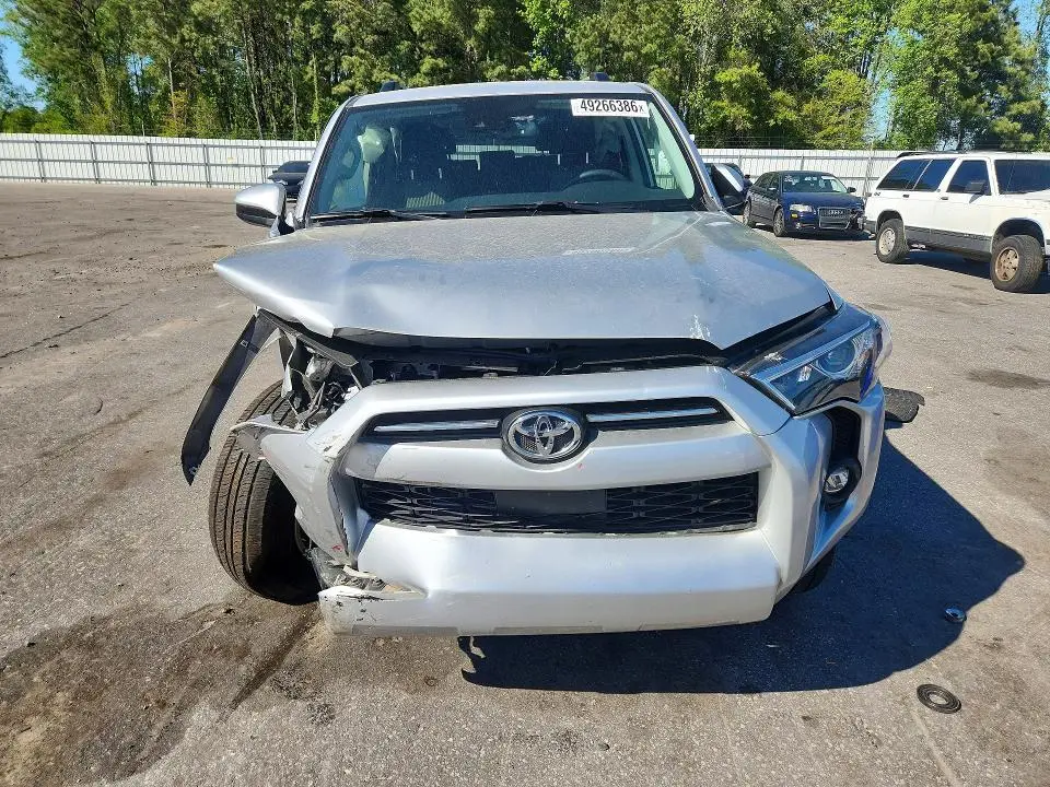 2024 TOYOTA 4RUNNER SR5  