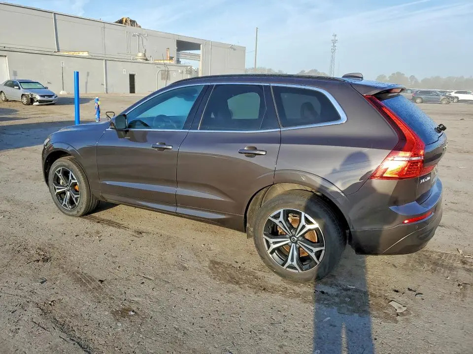 2022 VOLVO XC60 B5 MOMENTUM  
