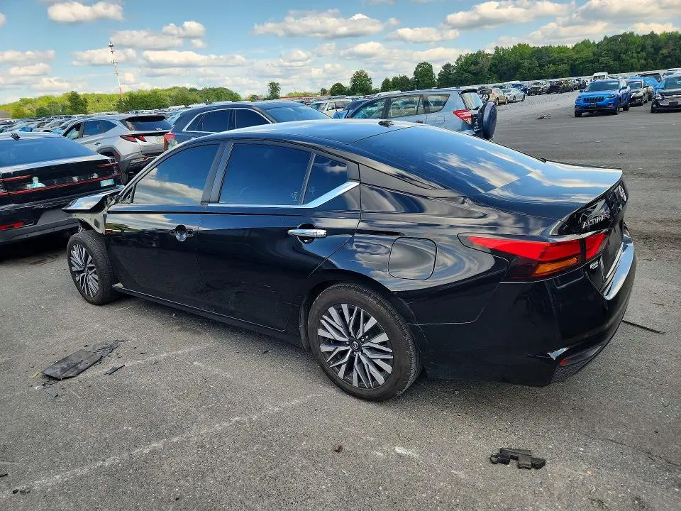 2023 NISSAN ALTIMA SV  