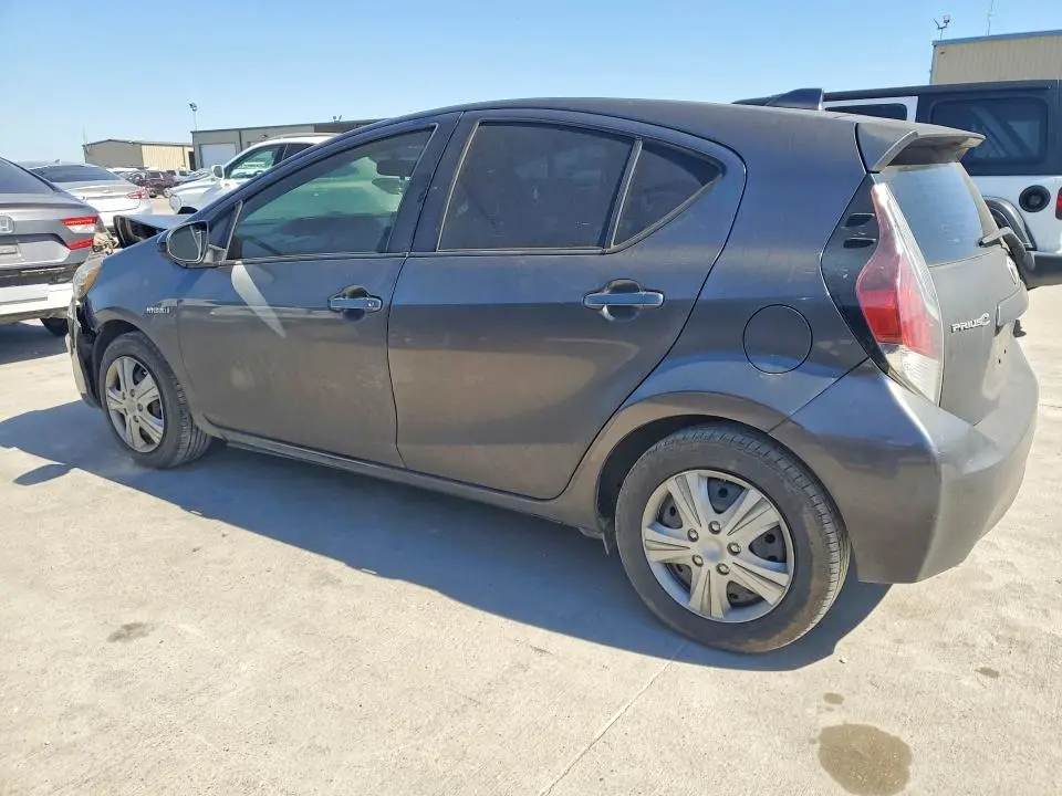 2016 TOYOTA PRIUS C TWO  
