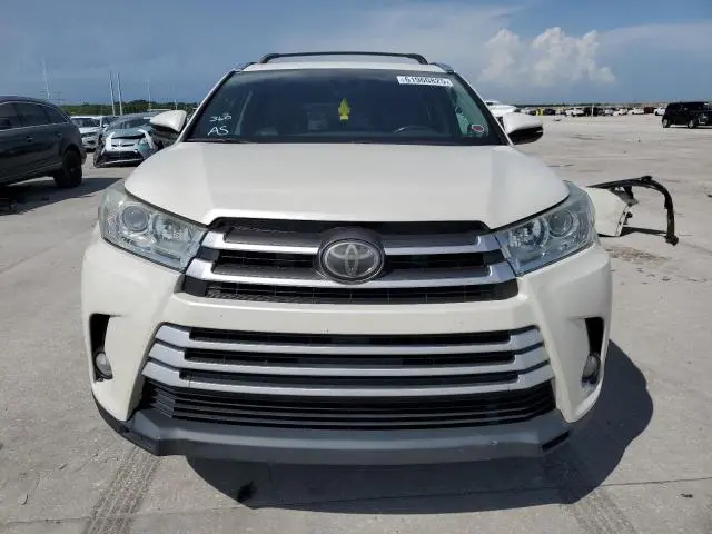 2017 TOYOTA HIGHLANDER SE  