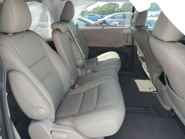 2016 TOYOTA SIENNA XLE