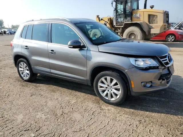 2010 VOLKSWAGEN TIGUAN SE  
