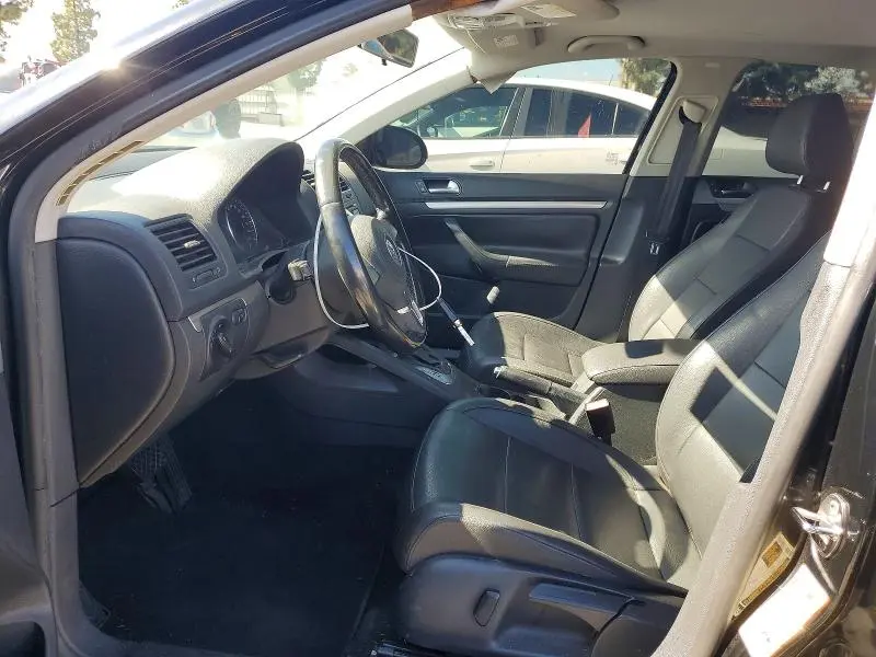 2010 VOLKSWAGEN JETTA LIMITED  