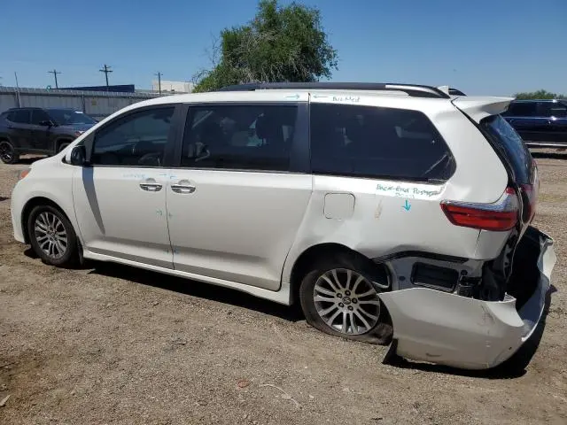 2020 TOYOTA SIENNA XLE  