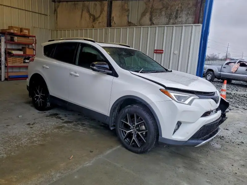 2016 TOYOTA RAV4 SE  
