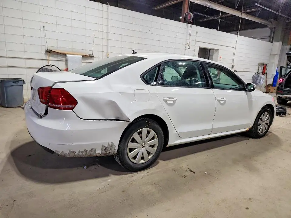 2013 VOLKSWAGEN PASSAT S  