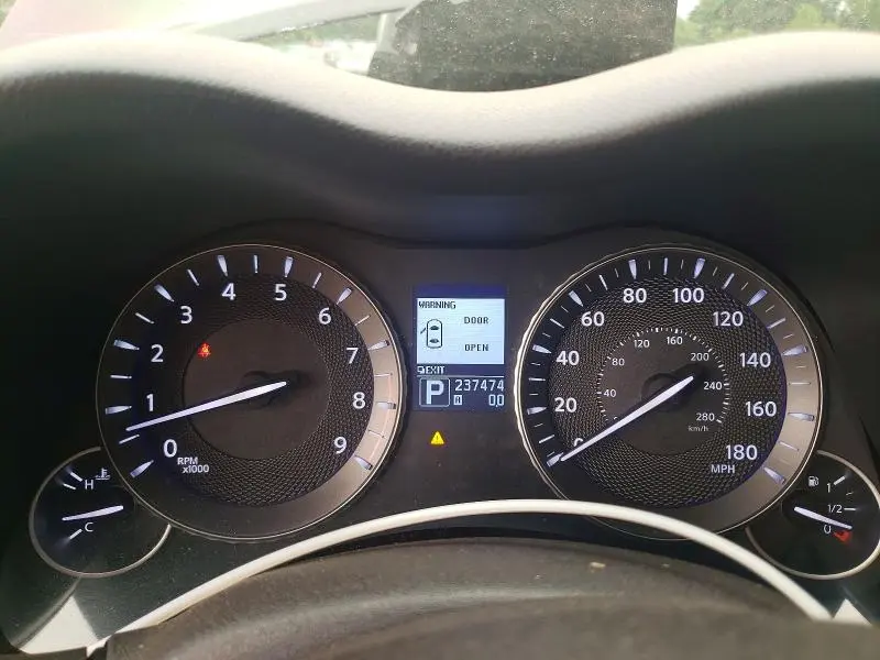 2011 INFINITI M37 X  