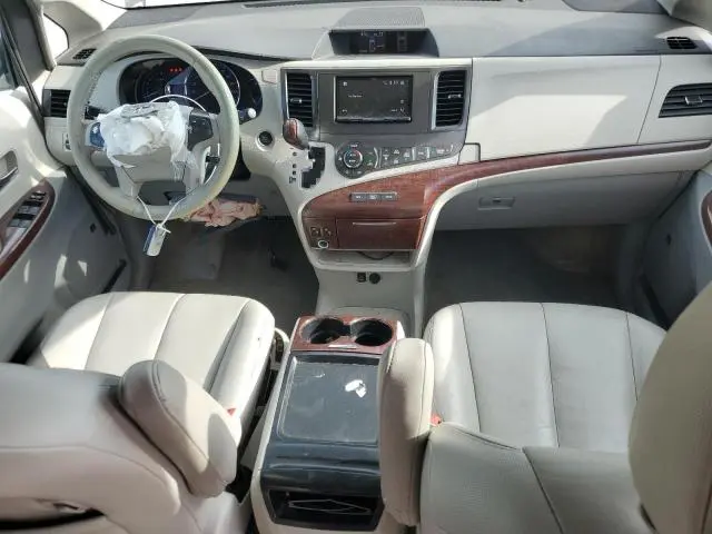 2011 TOYOTA SIENNA XLE  