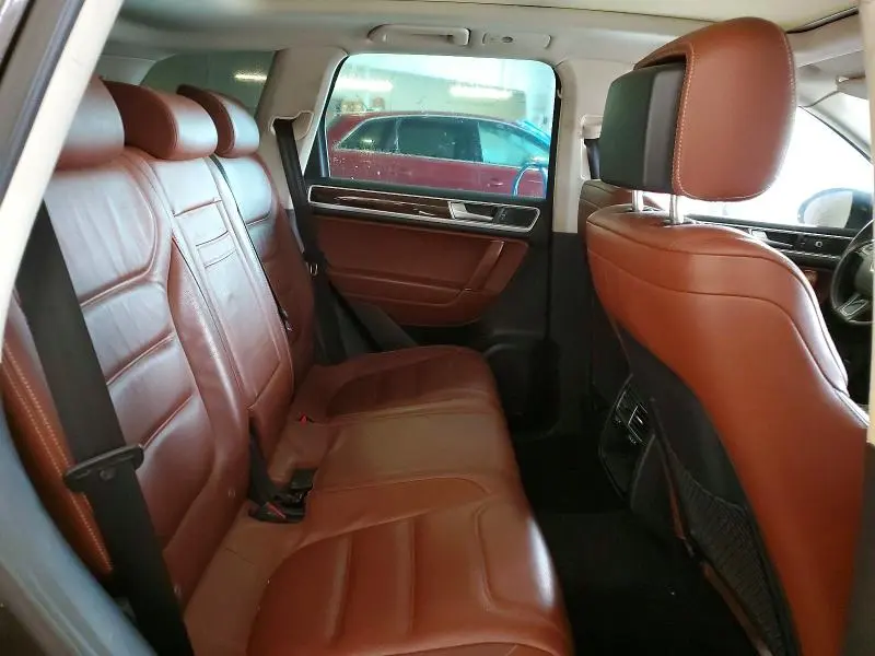 2015 VOLKSWAGEN TOUAREG V6  