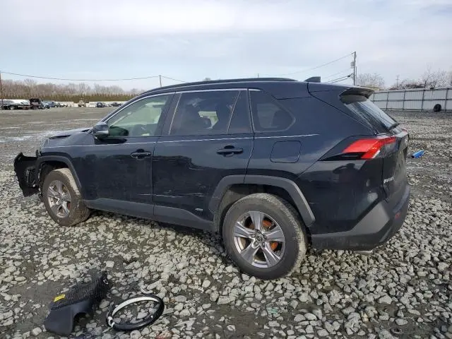 2022 TOYOTA RAV4 XLE  
