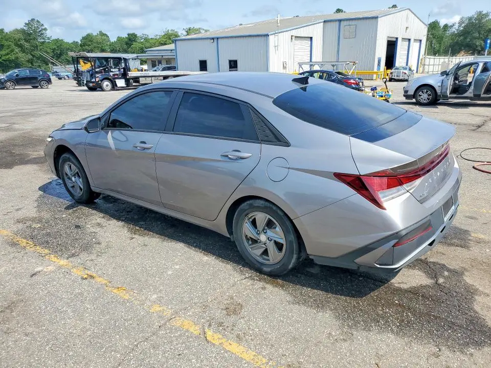 2024 HYUNDAI ELANTRA SE  