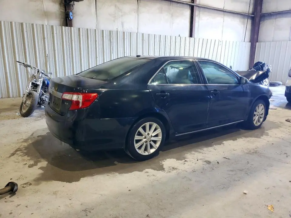 2012 TOYOTA CAMRY XLE  