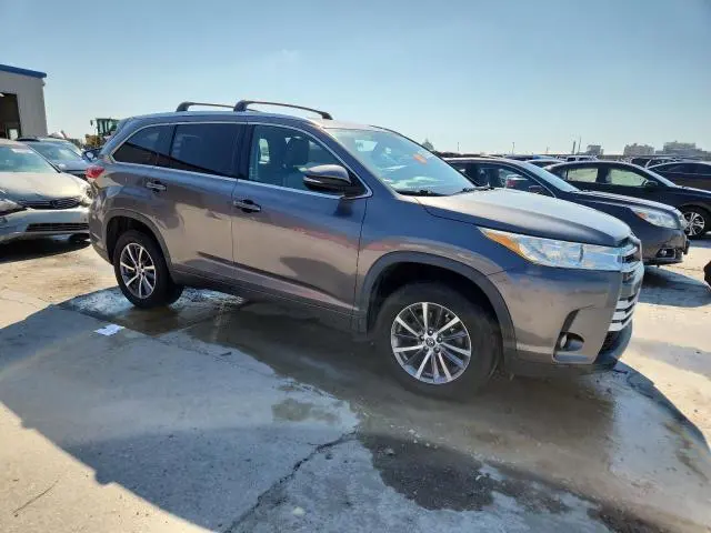 2018 TOYOTA HIGHLANDER SE  