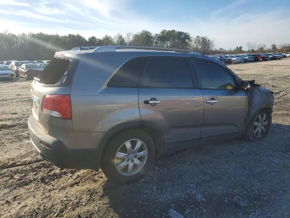 2011 KIA SORENTO BASE  