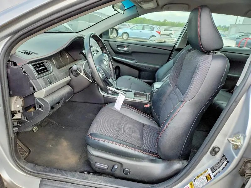 2016 TOYOTA CAMRY SE  