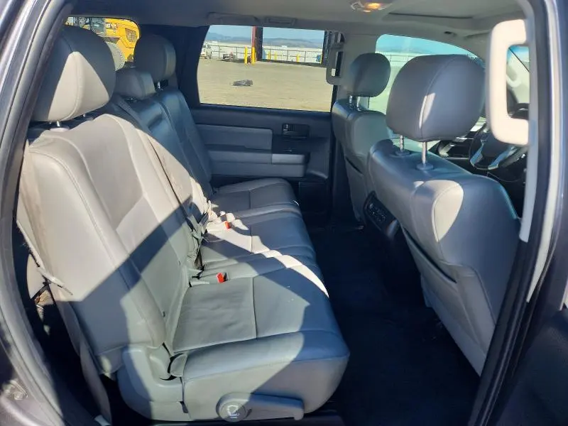 2016 TOYOTA SEQUOIA SR5  