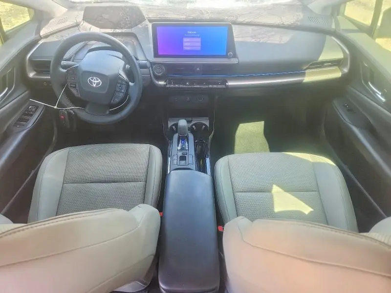 2024 TOYOTA PRIUS XLE  