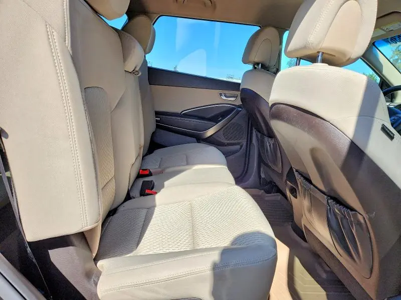 2017 HYUNDAI SANTA FE SE  