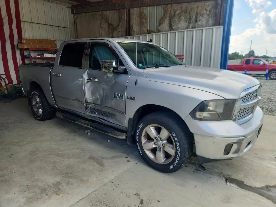 2016 RAM 1500 SLT  