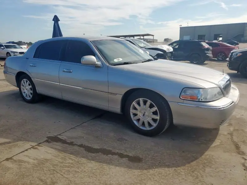2010 LINCOLN TOWN CAR SIGNATURE LIMITED  