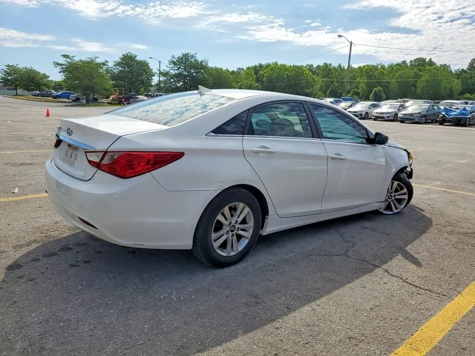 2012 HYUNDAI SONATA GLS  