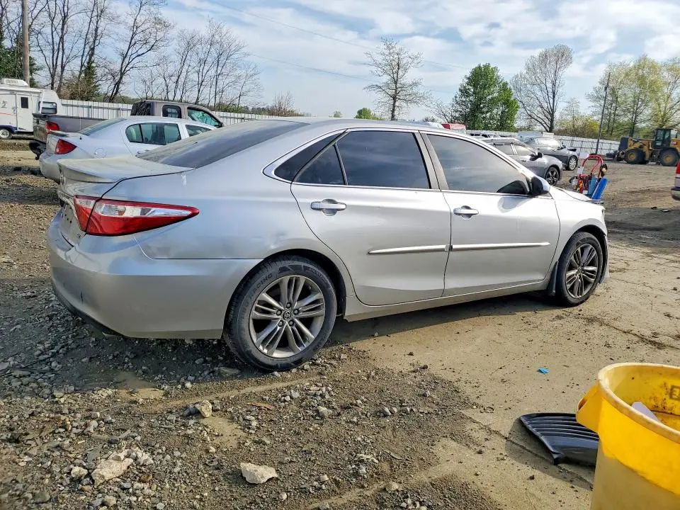2016 TOYOTA CAMRY SE  