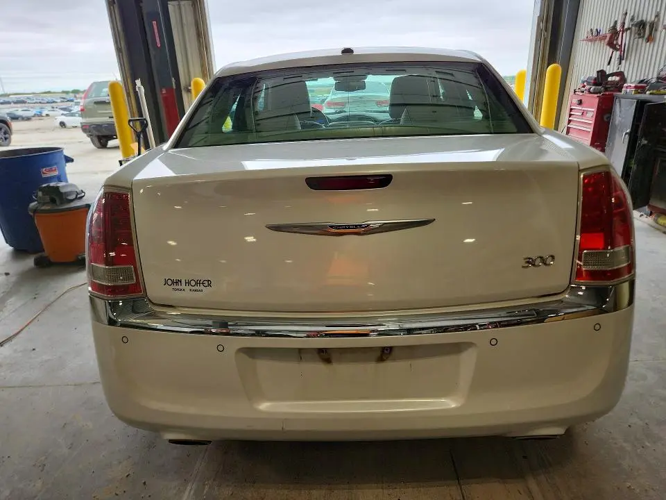 2011 CHRYSLER 300 LIMITED  