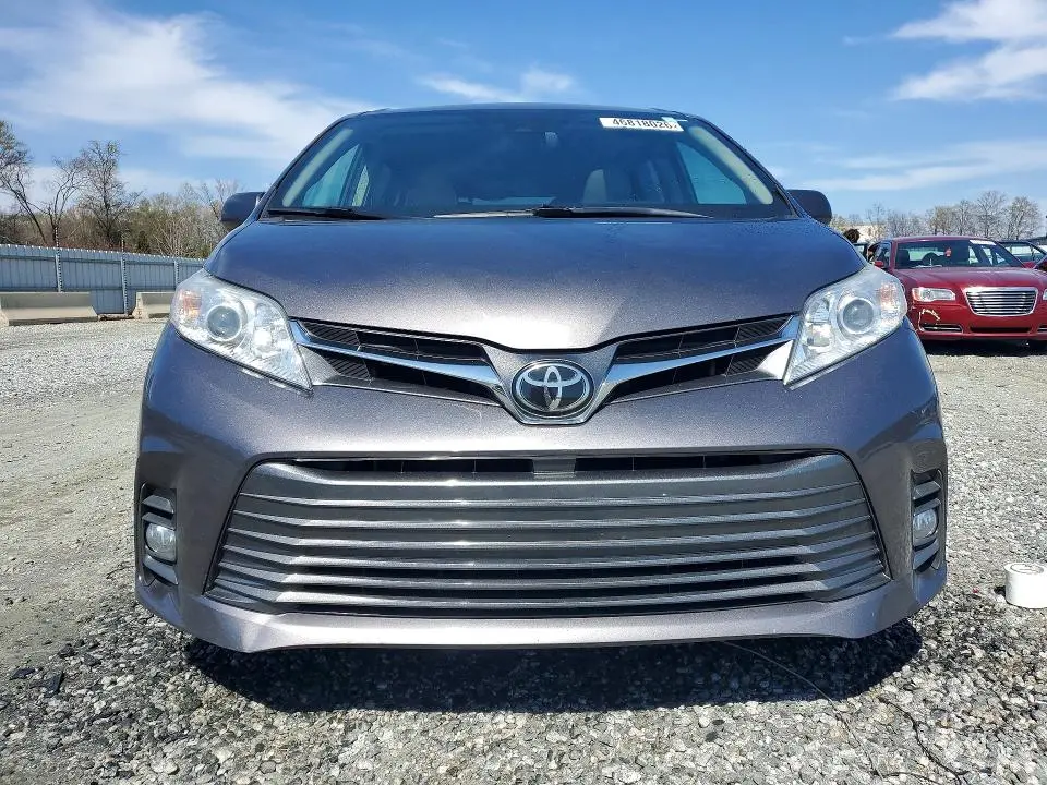 2020 TOYOTA SIENNA XLE 8-PASSENGER  