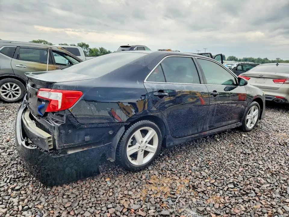 2014 TOYOTA CAMRY SE  