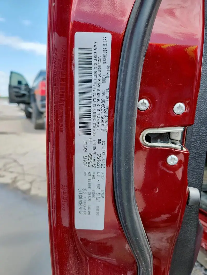 2016 RAM 1500 SLT  