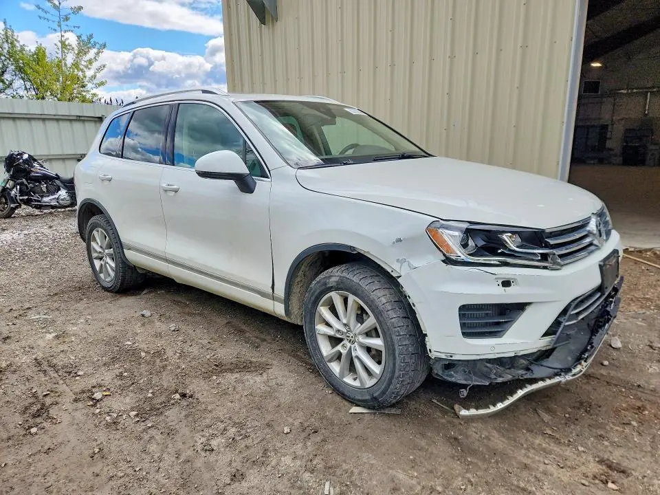 2015 VOLKSWAGEN TOUAREG V6 TDI  