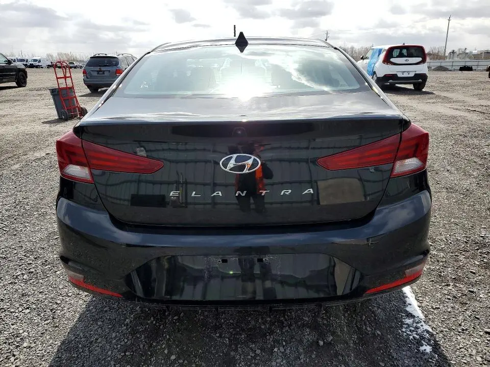 2019 HYUNDAI ELANTRA SE  