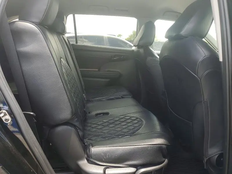 2021 TOYOTA HIGHLANDER LE  