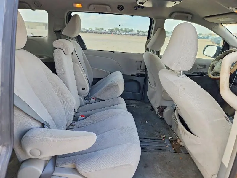 2012 TOYOTA SIENNA LE  