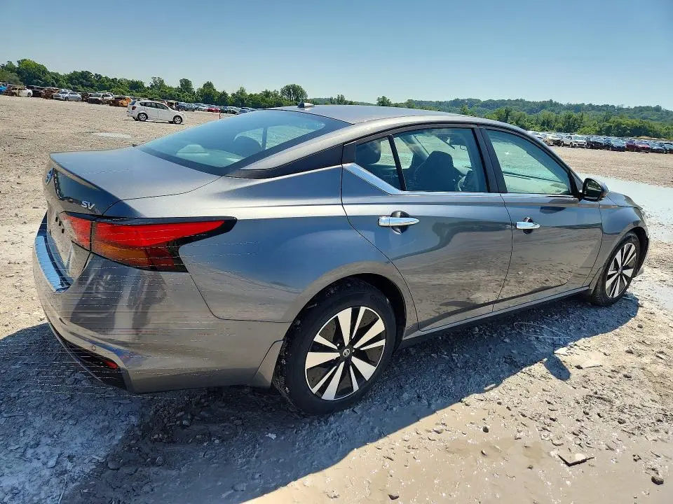 2021 NISSAN ALTIMA SV  