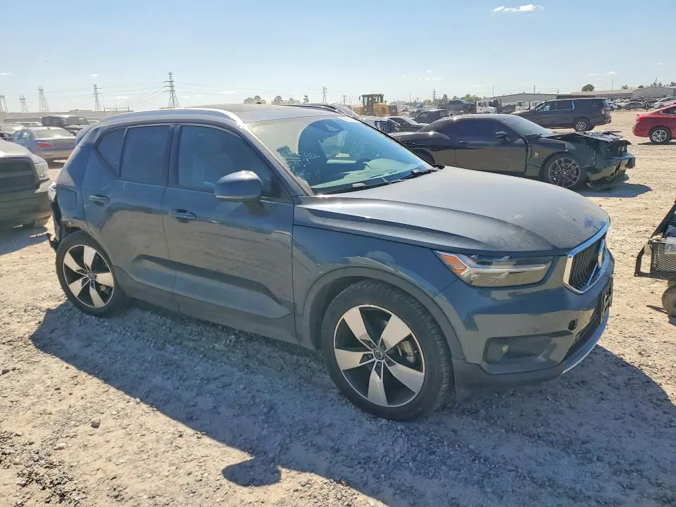 2021 VOLVO XC40 T5 MOMENTUM  