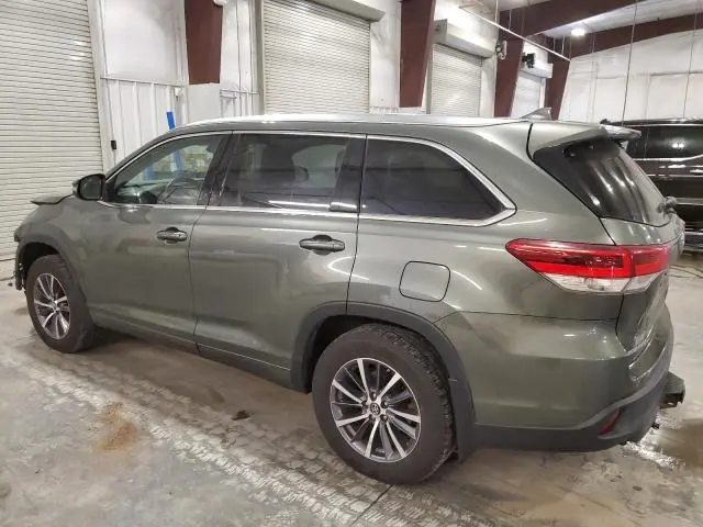 2017 TOYOTA HIGHLANDER SE  
