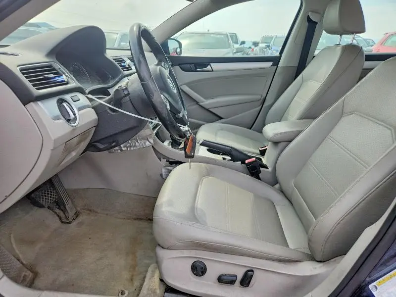 2013 VOLKSWAGEN PASSAT SE  