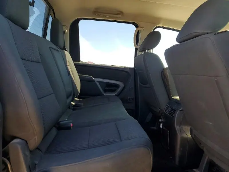 2015 NISSAN TITAN SV  