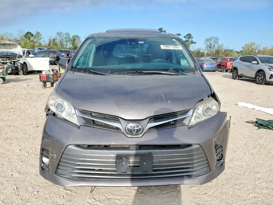 2019 TOYOTA SIENNA XLE 8-PASSENGER  