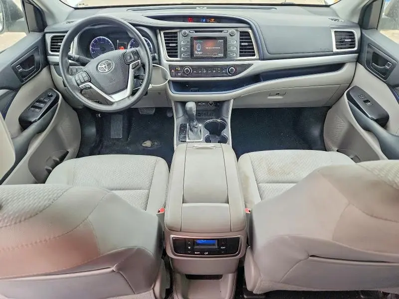 2019 TOYOTA HIGHLANDER LE  